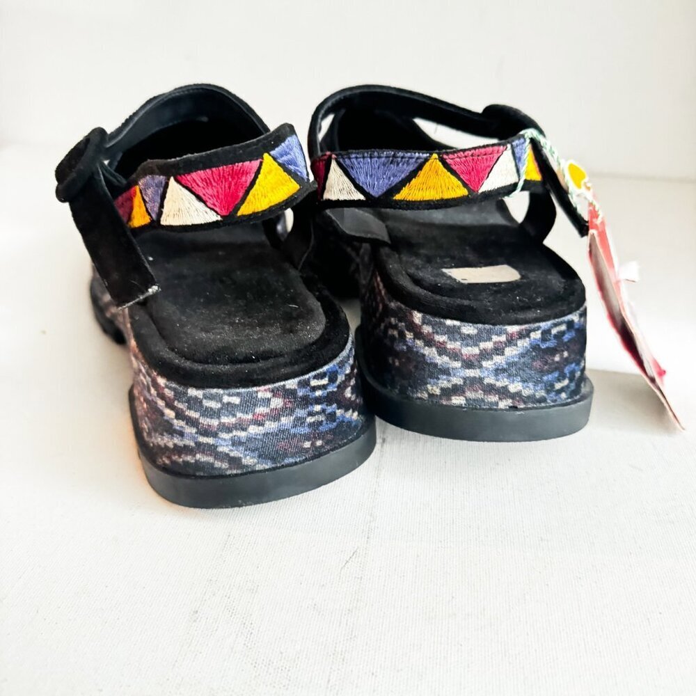 Farm Rio Embroidered Floral Platform Sandals 11 - Picture 8 of 10
